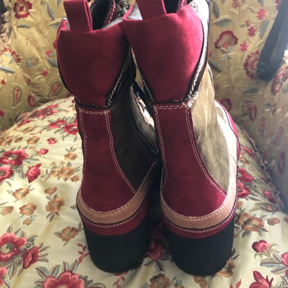 A pair of colorful womens boots - Picture 4 of 6